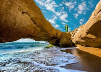 جاذبه‌های درخشان پارسیان