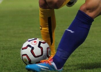 هراتیان:هیچ بازیکنی بدون مجوز ایفمارک در لیگ بازی نمیکند