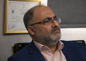 فرق آموزش مدیریت و کوچینگ مدیران